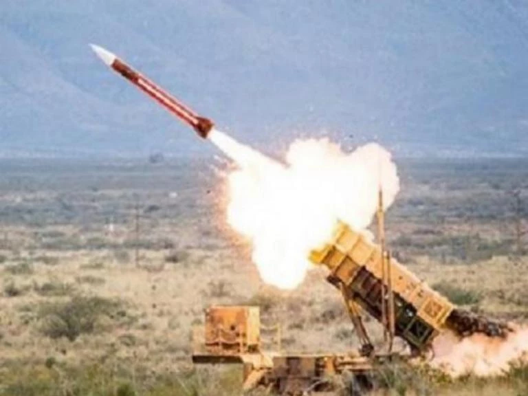 S-400 εναντίον Patriot: Οι δυο «γίγαντες» συγκρούονται (βίντεο)